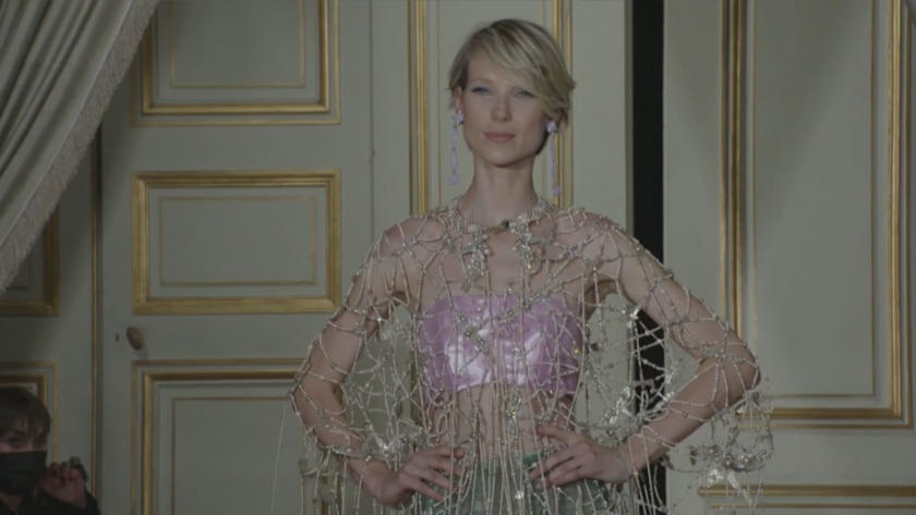 Париж отново заживя в ритъма на модата. В изящните зали