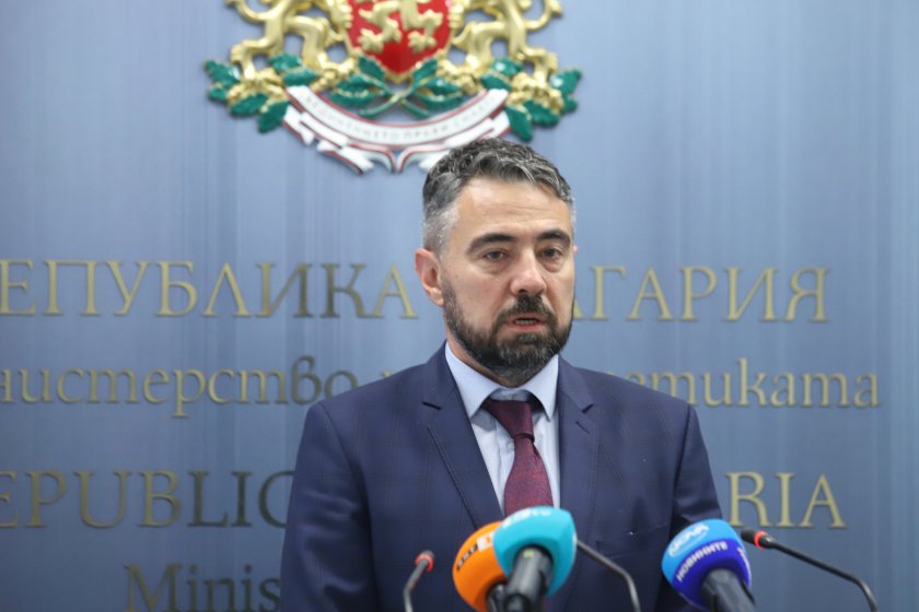 Служебният енергиен министър Андрей Живков е поискал от Българския енергиен