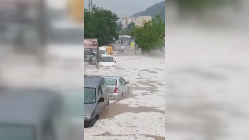 През цялата нощ пожарната и общинските служби в Мадан работиха