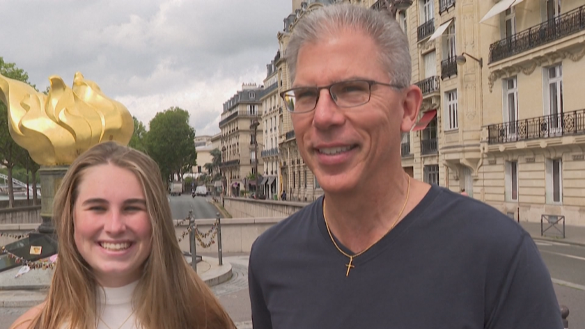 Първите американски туристи вече се наслаждават на Париж след близо