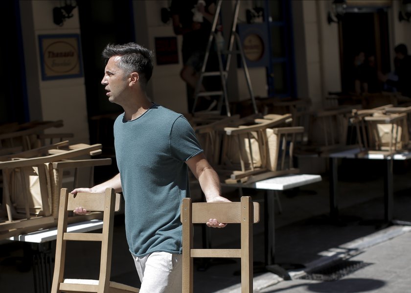 От 8 юли всички заведения в Гърция, като барове, кафенета