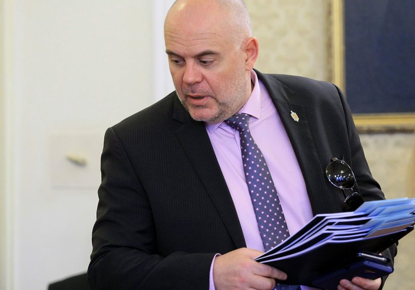 парламентът прие иван гешев представи доклад дейността прокуратурата