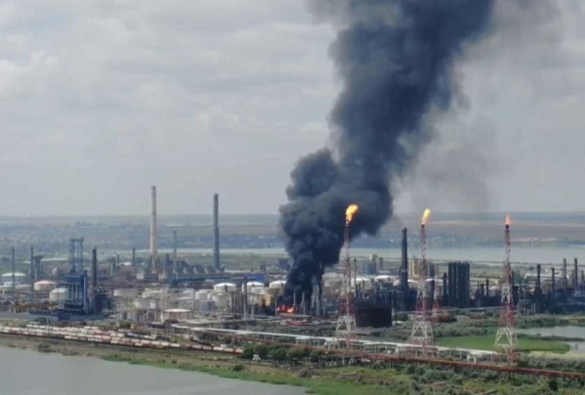 Във връзка с експлозията в петролна рафинерия на 25 км
