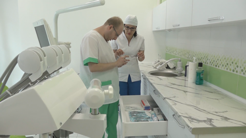Защо двама млади зъболекари избраха Килифарево пред кариерата в чужбина