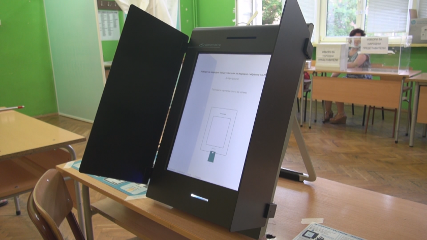 Още в началото на изборния ден машината в бургаския квартал
