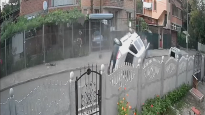 Две жени се разминаха на косъм от тежък инцидент, след