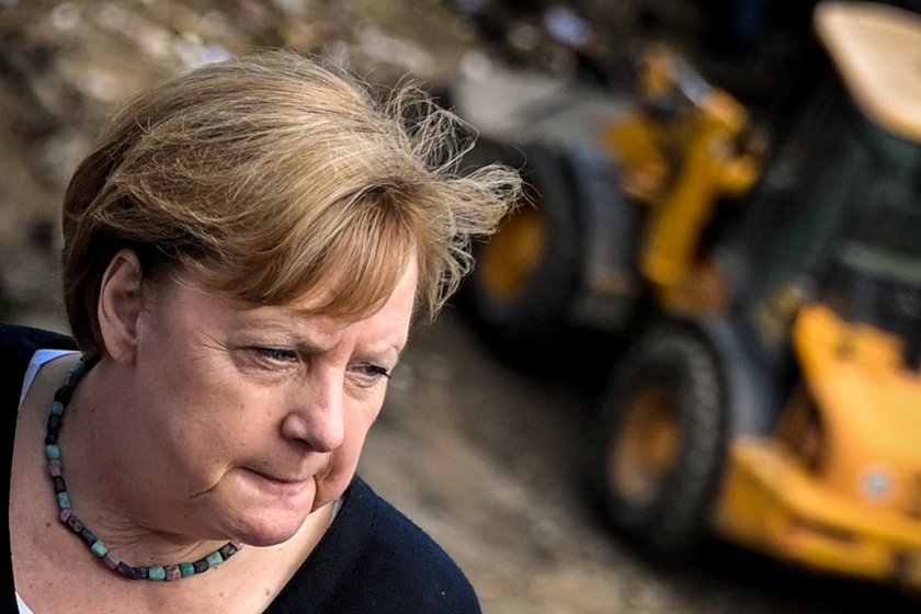 меркел посети пострадалите наводненията райони снимки