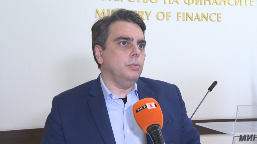 Служебният финансов министър Асен Василев заяви пред БНТ, че не