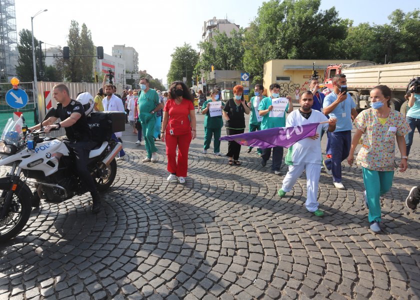От Пирогов в официална позиция настояват за оставката на служебния