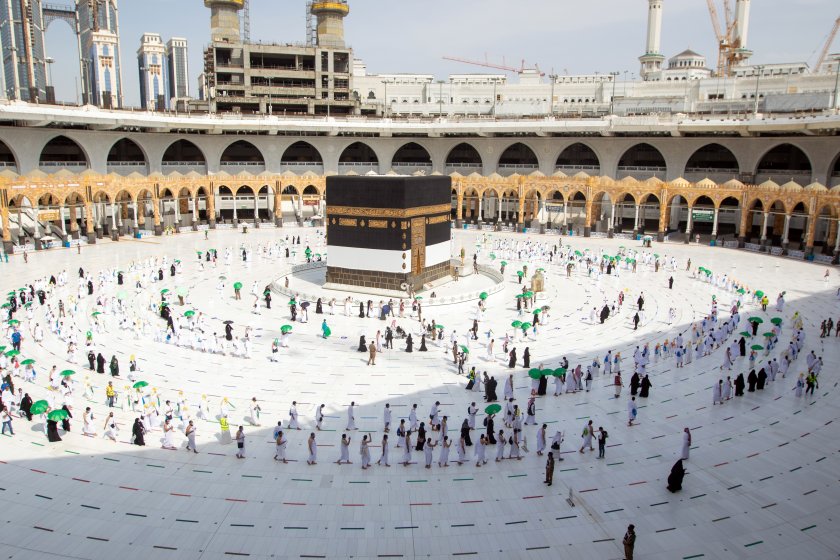 В Саудитска Арабия започна традиционното поклонение хадж. И тази, както