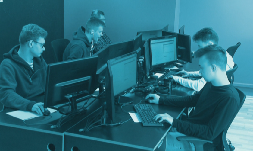 Аутсорсинг индустрията претърпя най-малко загуби заради Ковид пандемията, но растежът