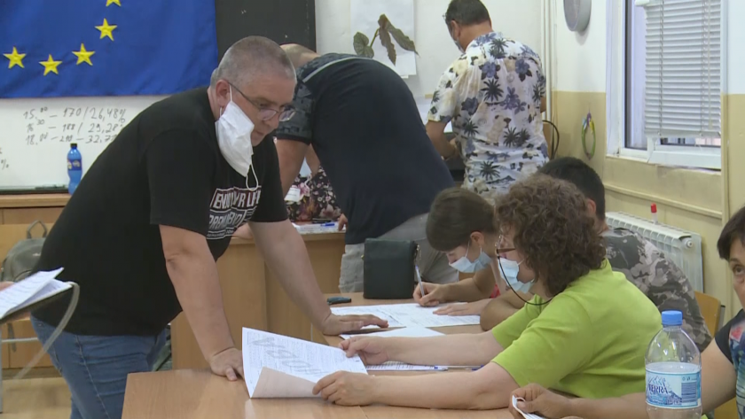 В 48-а СИК в Благоевград завърши контролното преброяване на разписките