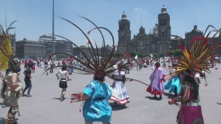 Със свещен ритуал в Мексико сити отбелязаха годишнината от основаването