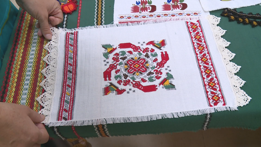 Дизайнерка от Русе пази с любов традиционните народни шевици. Вдъхновена