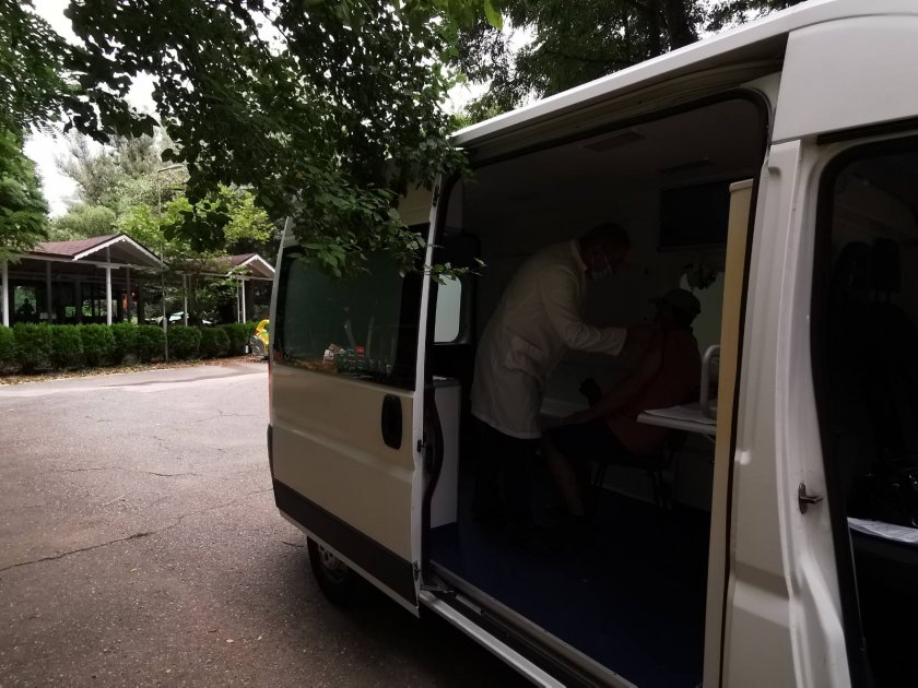 мобилен екип ваксинира парк бачиново благоевград