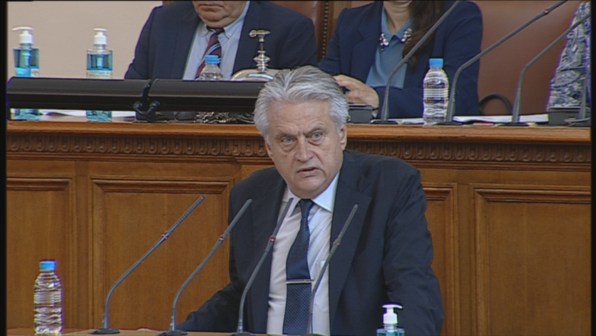 Дебатът за прекратяване мандата на главния прокурор Иван Гешев се