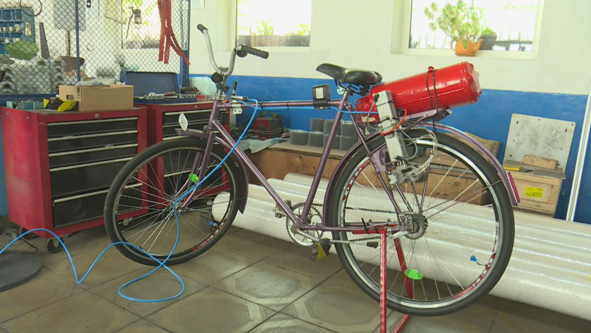 Младо момиче от Кюстендил създаде колело, което се задвижва от
