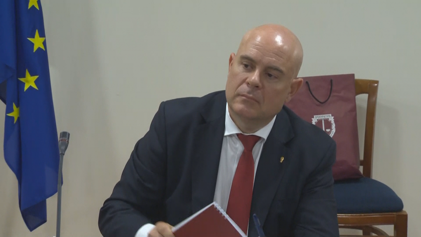 Дебатът за прекратяване мандата на главния прокурор Иван Гешев се