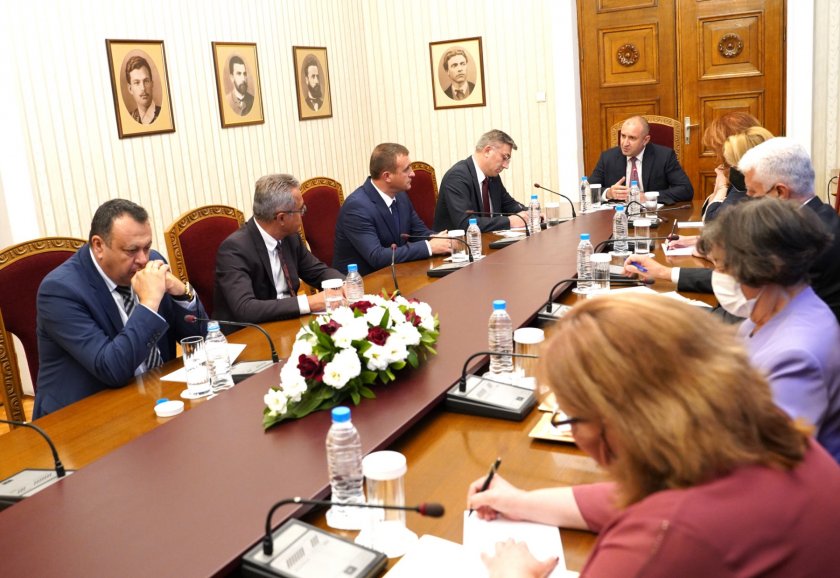 Румен Радев провежда консултации с ДПС