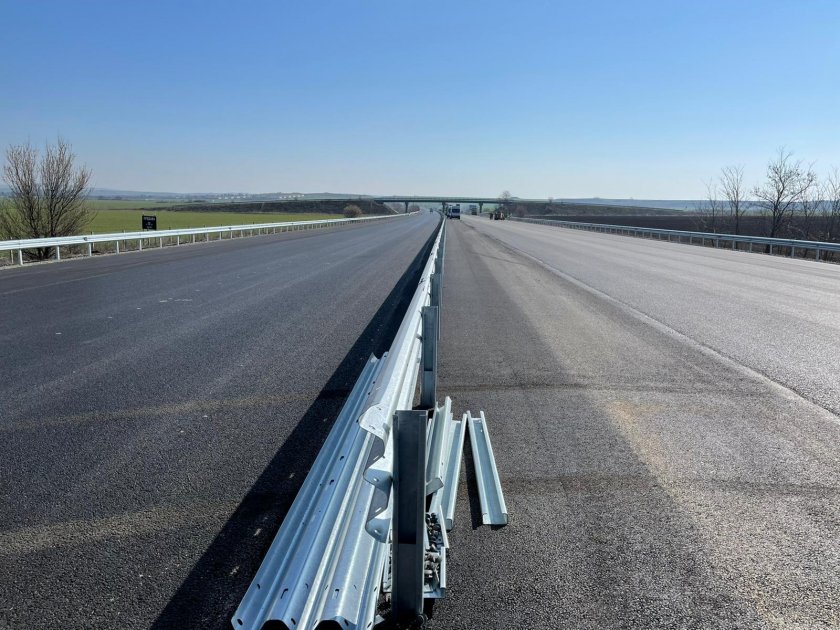 Отвориха за движение ремонтирания 23-километров участък на магистрала Тракия между