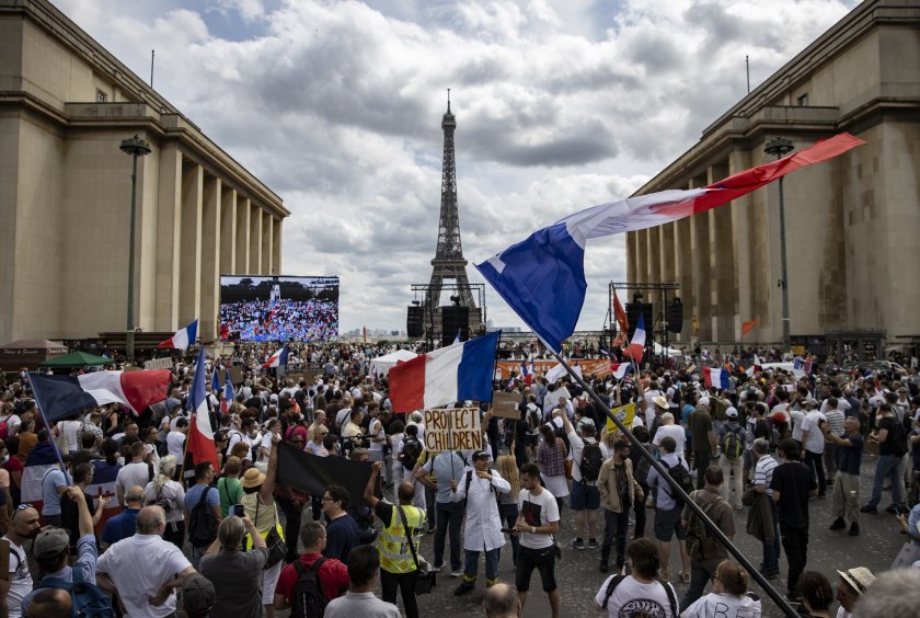 Стотици хиляди европейци протестираха срещу ограниченията, които все повече държави