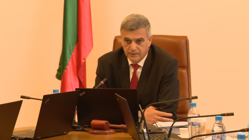 Стефан Янев призова партиите да не бягат от коалиция