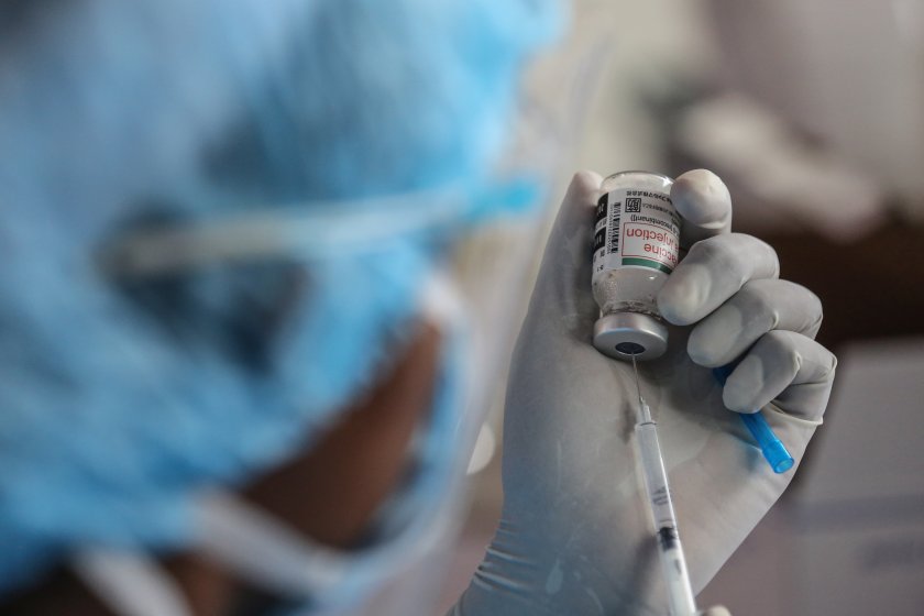 Интензивното разпространение на COVID-19 в страни без ваксини увеличава вероятността