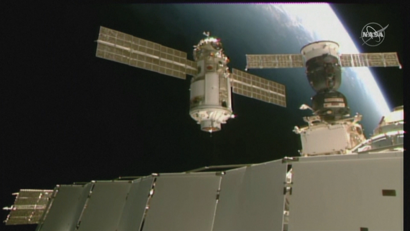 Модулът Наука се скачи успешно с Международната космическа станция. Това