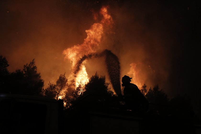 Тежка остава и обстановката в Гърция. Горските пожари в Атина