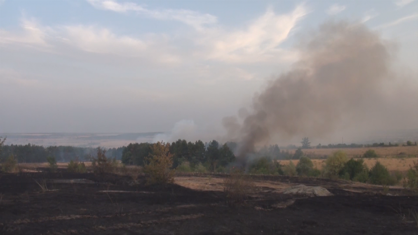Локализирани са пожарите в хисарските села Старосел и Кръстеч. Няма