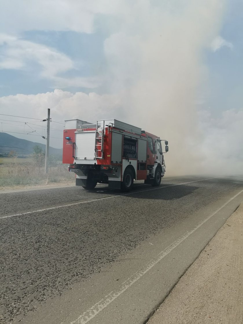 Пожар е избухнал в района на ТЕЦ Бобов дол. Запалил