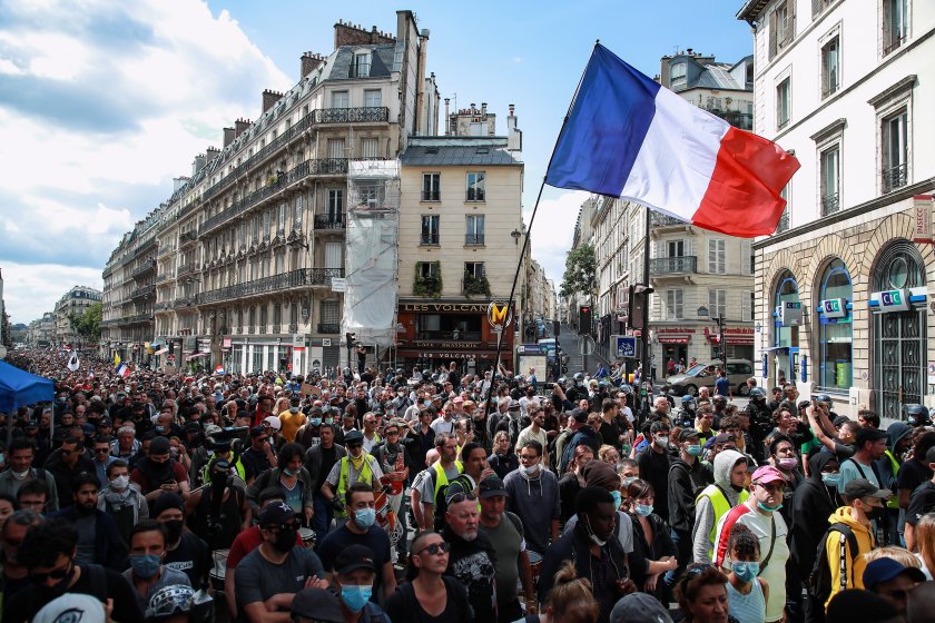 Във Франция над 204000 души са се включили в протестите