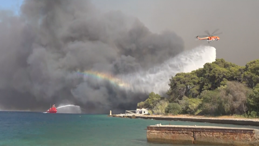 В Гърция заради голям пожар на полуостров Пелопонес бяха евакуирани