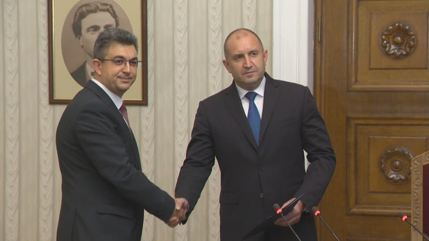 Президентът няма да пристъпи към следващ ход, докато няма категорична позиция от НС, обясни проф. Емилия Друмева