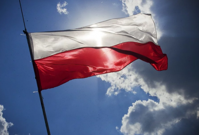 Една от трите управляващи партии в Полша обяви днес, че