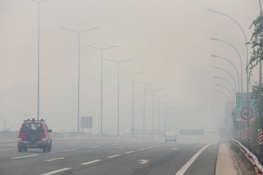 магистралата атина българия отворена пожарната обстановка остава тежка