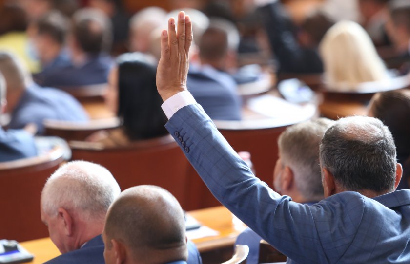 На днешното си заседание парламентът трябва да гласува решение, с