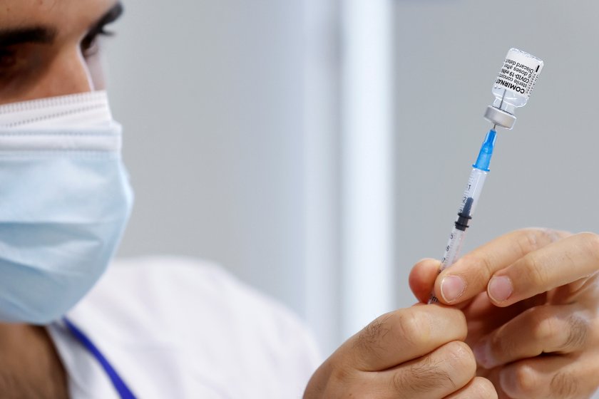 канада задължава държавните служители ваксинират covid