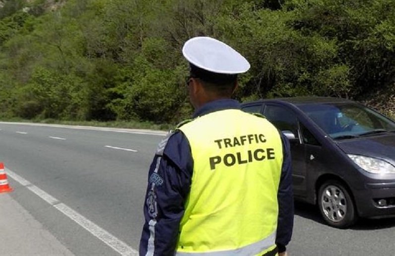 Двама полицаи от Пловдив са пострадали тази нощ по време