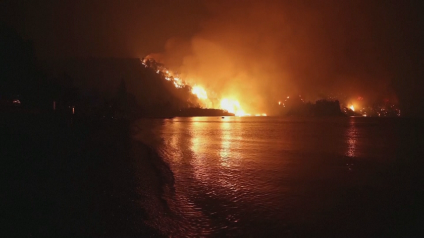 Гърция продължава да се бори с пожарите. Огнищата в Атика