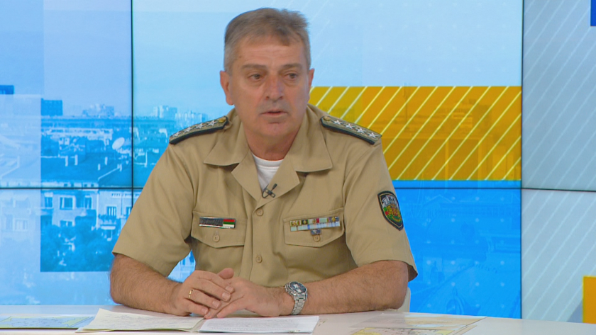 Адмирал Ефтимов: Отричам категорично да е свален самолетът на ВВС в Черно море