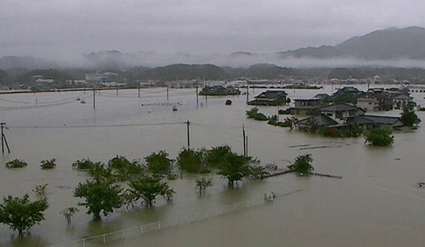 евакуираха почти милиона души япония заради обилните валежи