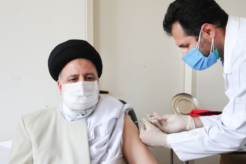 новият ирански президент сложи ваксина родно производство