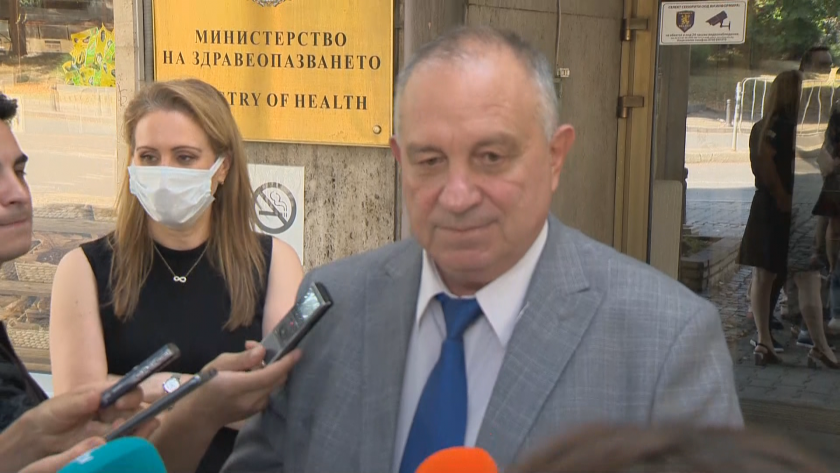 В Министерството на здравеопазването заместник-министърът д-р Александър Златанов провежда брифинг