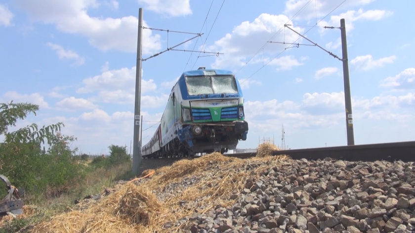 Огромни щети е причинила вчерашната катастрофа между бързия влак Бургас-София
