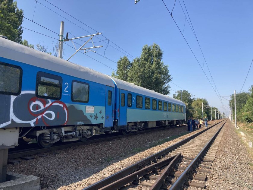 Огромно закъснение на бързия влак София – Бургас. Прегазен мъж