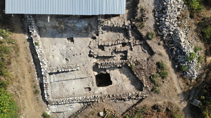 две жилищни сгради 250 артефакти разкриха археолозите червен