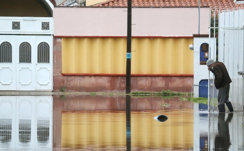 Увеличават се жертвите на урагана Грейс в Мексико