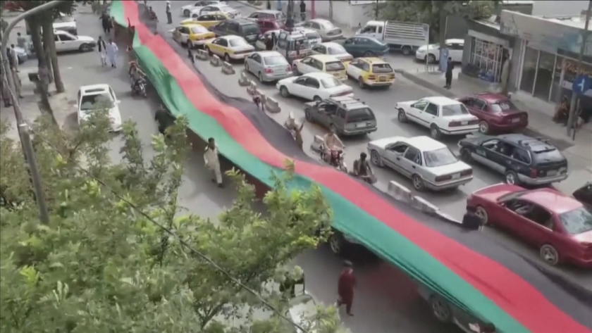 Евакуацията от Кабул продължава. Талибаните твърдят, че оказват подкрепа на