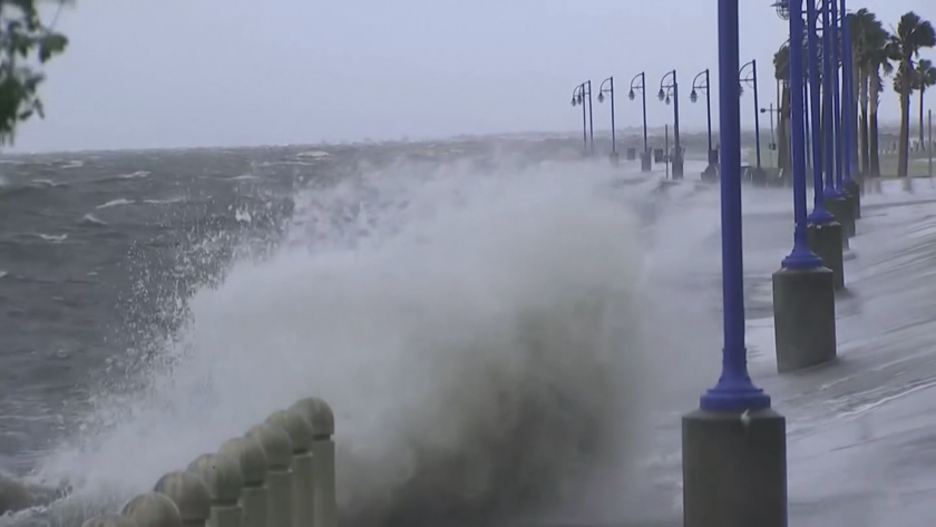 Ураганът Ида удари крайбрежието на щата Луизиана. Стихията връхлетя с